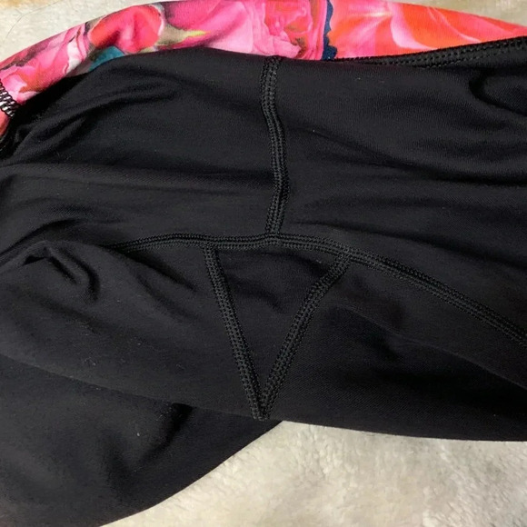 Lululemon gather and crow crop - Picture 8 of 8